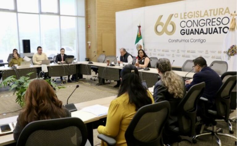 Analizan iniciativa en materia de adopción plena