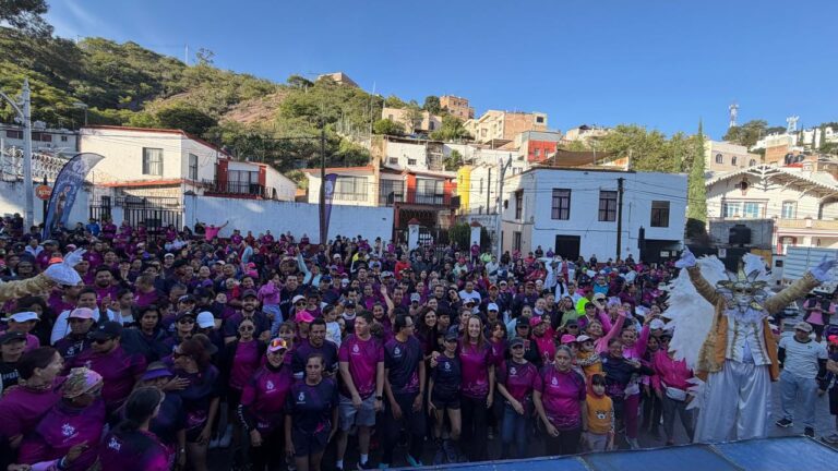 Gobierno de la Gente promueve vida saludable en la lucha contra el cáncer de mama con carrera