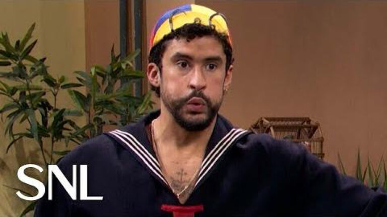 Bad Bunny rinde homenaje a “El Chavo del 8” caracterizándose como Quico en SNL
