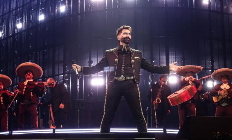 Alejandro Fernández cierra su gira “De Rey a Rey” con un gran concierto en el Estadio GNP