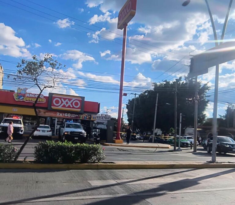 Ataque a balazos frente a IMSS Los Reyes deja dos personas heridas