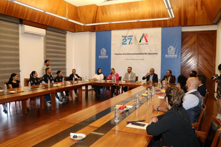 Irapuato impulsa la educación docente