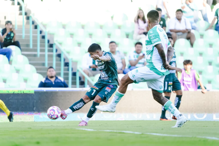 Santos derrota 2-0 a León