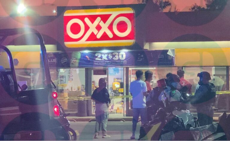 Hombre es asesinado a balazos dentro de un OXXO frente a Central de Abastos La Venta