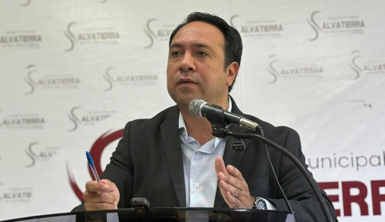 Alcalde Daniel Sámano deja Salvatierra por motivos de seguridad.