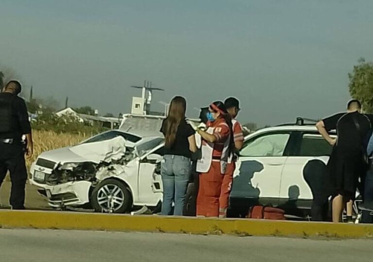 Chocan tres vehículos en Irapuato