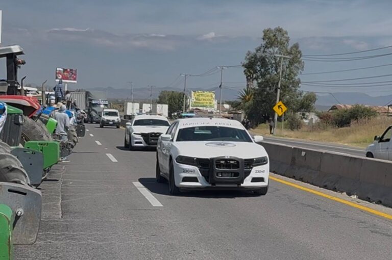 Productores abren un carril de la carretera Silao – Irapuato