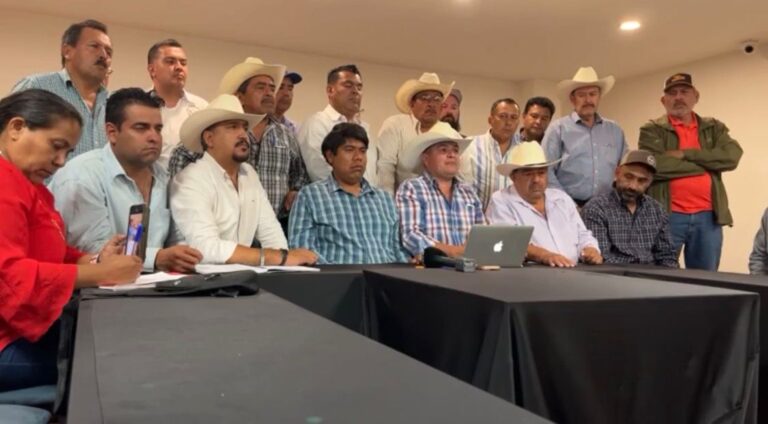 Niegan productores arreglo con Gobierno Federal