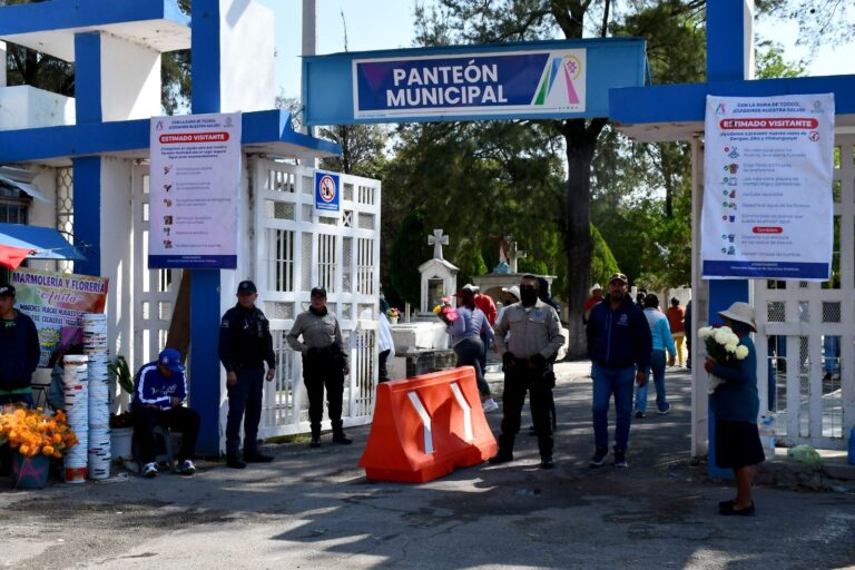 Están listos los panteones de Irapuato para recibir a visitantes