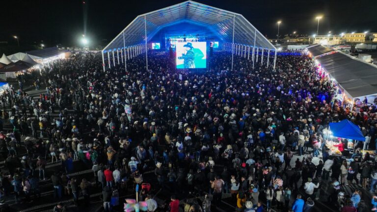Consienten a sanmiguelense a con concierto de Los Ávila Mx