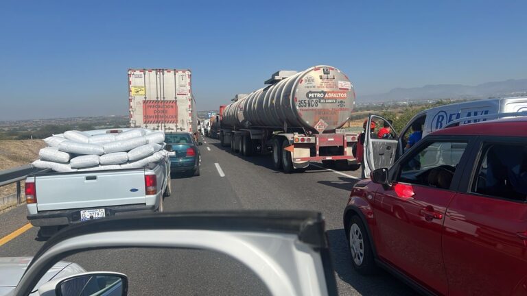 Amanece Guanajuato paralizado por bloqueos