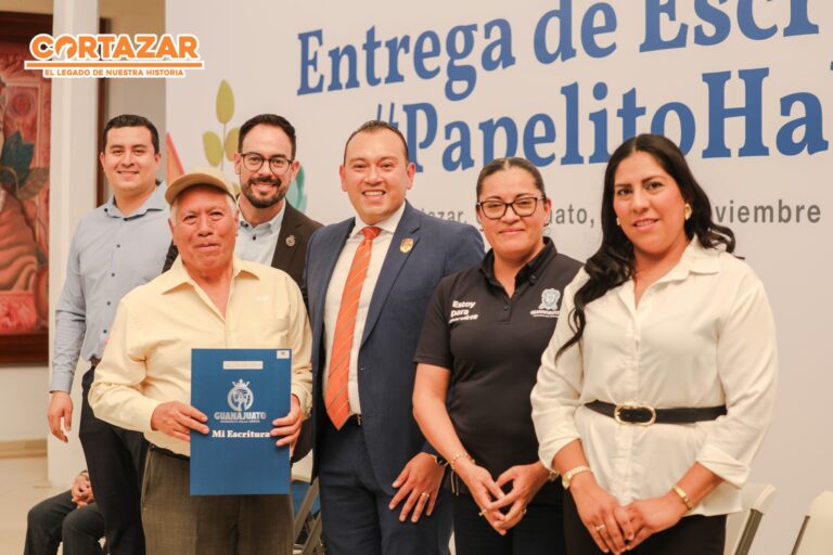 Más familias cortazarenses reciben certeza y patrimonio con la entrega de escrituras