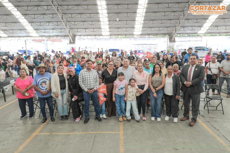 El Gobierno Municipal de Cortazar continúa entregando apoyos a las familias