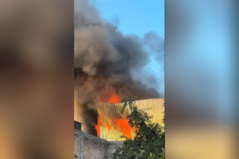Se incendia mueblería en zona centro de Celaya