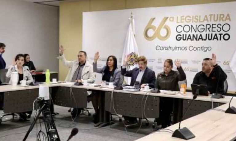 Aprueban dictamen para establecer el acoso sexual como falta administrativa grave.