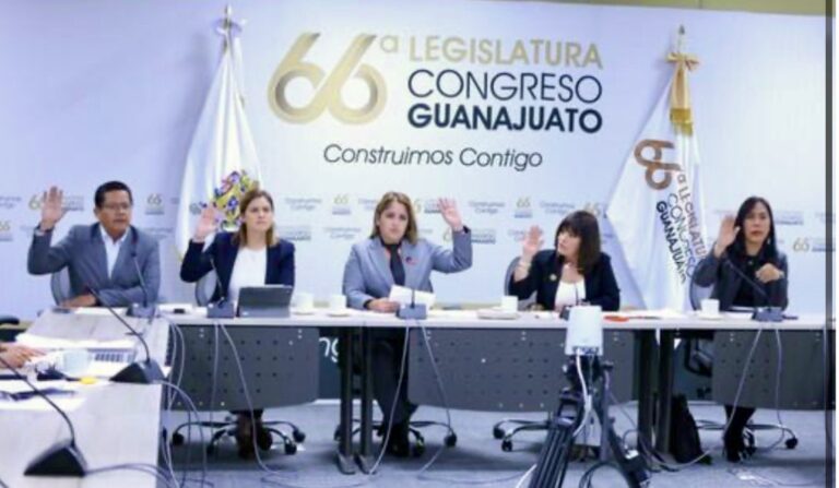 Aprueban dictámenes en materia de matrimonio, delitos contra la expresión o identidad de género y orientación sexual e interrupción legal del embarazo