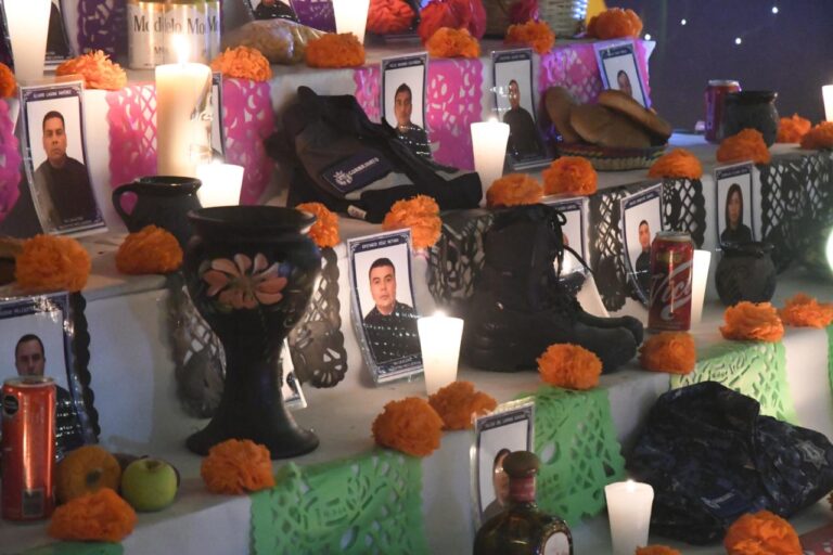 Honran a elementos caídos de la Secretaría de Seguridad y Paz