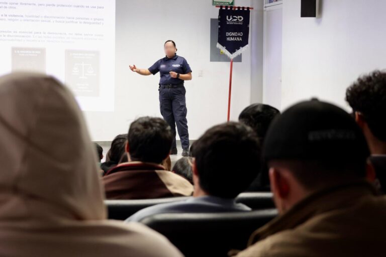Policía Cibernética orienta a estudiantes sobre uso de redes sociales para construir entornos seguros
