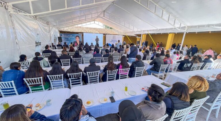 Capacitan en Apaseo el Grande para impulsar empleo y negocios con plataformas Coneecta y Conexión Industrial