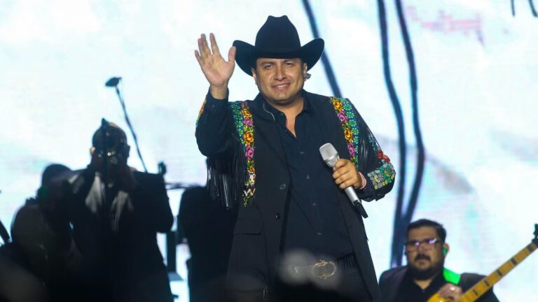 Honduras informa detención de piloto de Julión Álvarez por tráfico de drogas; cantante lo niega