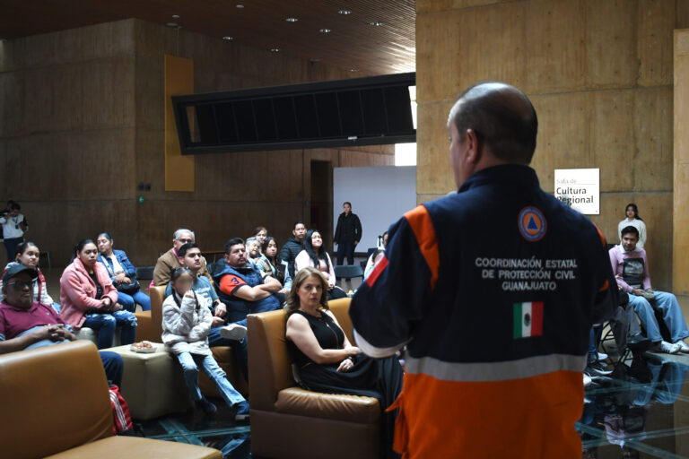 Promueve Secretaría de Seguridad y Paz herramientas para prevenir delitos con comunidad sorda de León