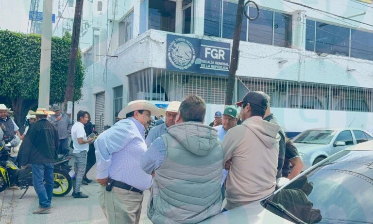 Denuncian ante FGR a campesinos por bloqueos