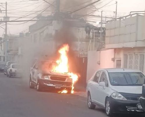 Incendian camioneta en Irapuato