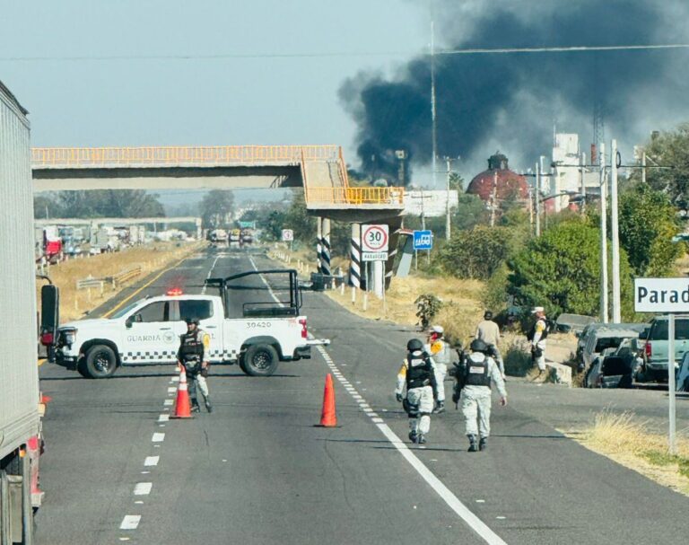 Cierran carretera á Penjamo -Abasolo para reparar ductos