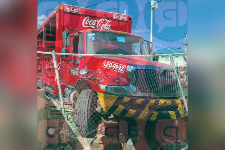 Repartidor de refrescos muere atropellado por su camión