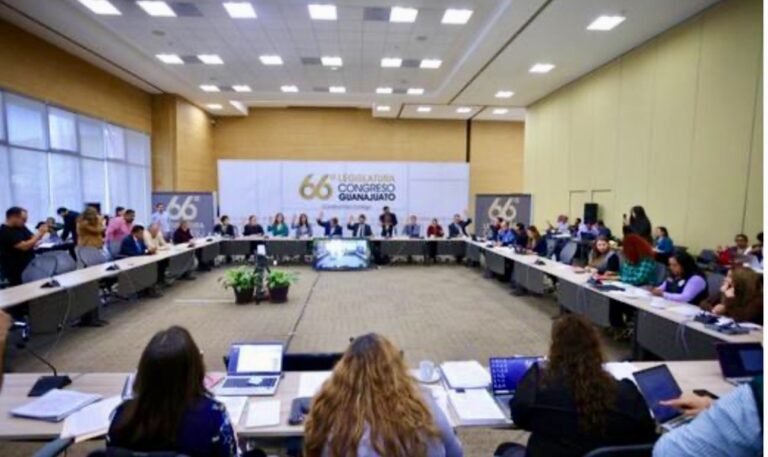 Aprueban los dictámenes del último bloque de iniciativas de leyes de ingresos municipales para el ejercicio fiscal 2026