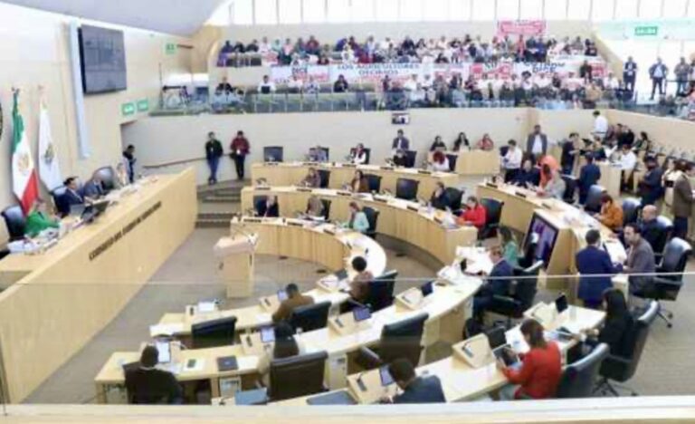 Aprueban aumento del 40% al refrendo vehicular en Guanajuato para 2026; oposición lo califica de excesivo