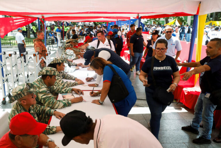 Venezuela incorpora 5 mil 600 soldados ante el incremento de tensiones con EU