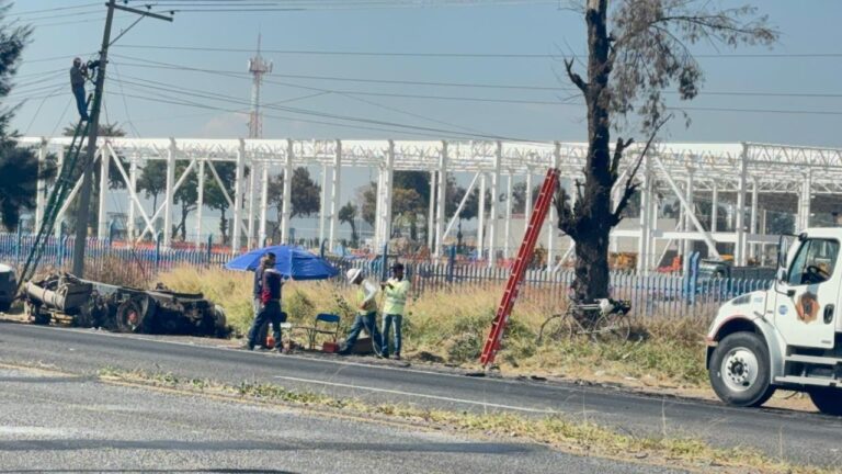 Volcadura de camioneta provocó choque entre dos trailers que dejó a los conductores muertos