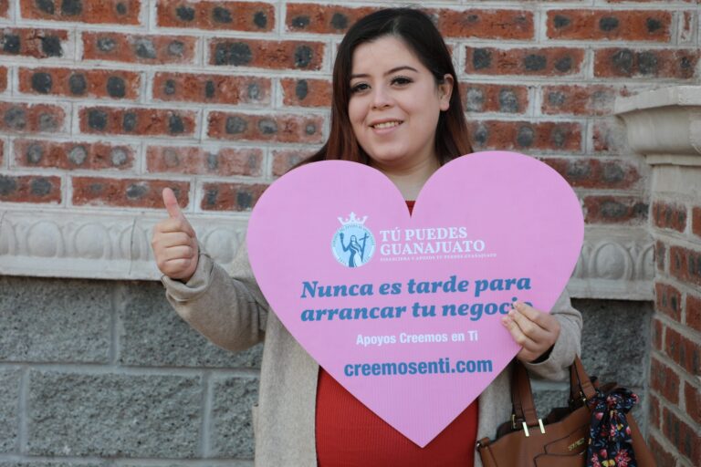 Reciben emprendedores de Huanímaro y Abasolo apoyo para crecer sus negocios