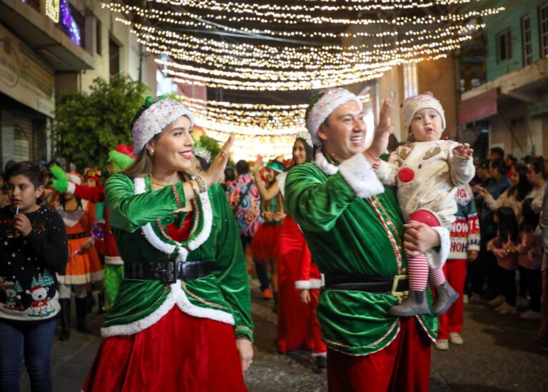 Vive Cortazar Fiestas Navideñas con alegría e invitación a visitar Villa Navideña