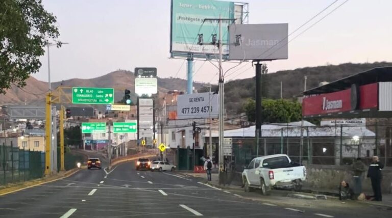 Muere hombre atropellado mientras hacía fila para abordar camión en Guanajuato capital