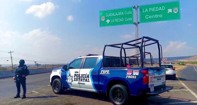 Hallan hombre con signos de ejecución sobre la carretera federal 1110