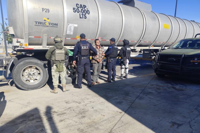 Aseguran 50 mil litros de huachicol en Apaseo el Alto