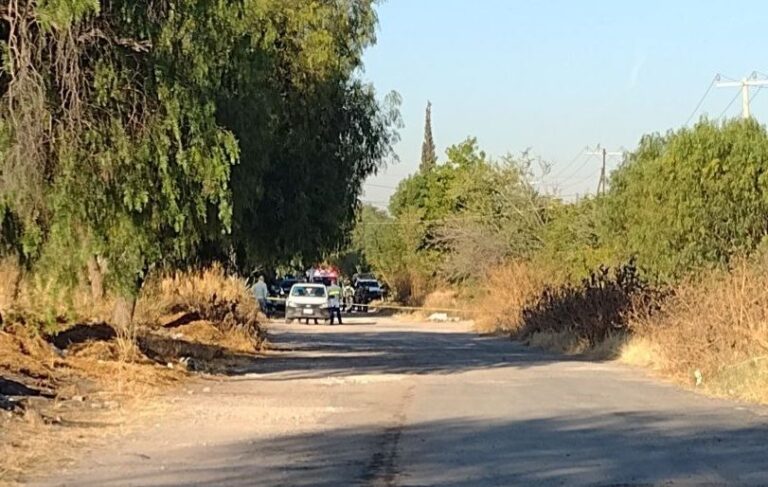 Hallan vehículo en llamas en la colonia Gobernadores de Celaya