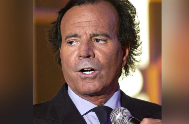 DENUNCIAN A JULIO IGLESIAS POR PRESUNTA AGRESIÓN SEXUAL A DOS EXEMPLEADAS EN EL CARIBE