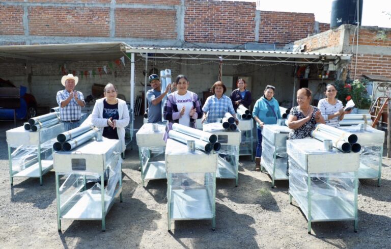 Entrega DIF Estatal estufas ecológicas en 64 comunidades rurales de Guanajuato