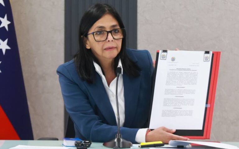 Corte suprema de Venezuela ordena que vicepresidenta Delcy Rodríguez asuma poderes