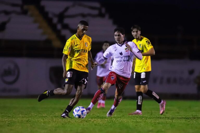 Trinca debuta con derrota ante Venados