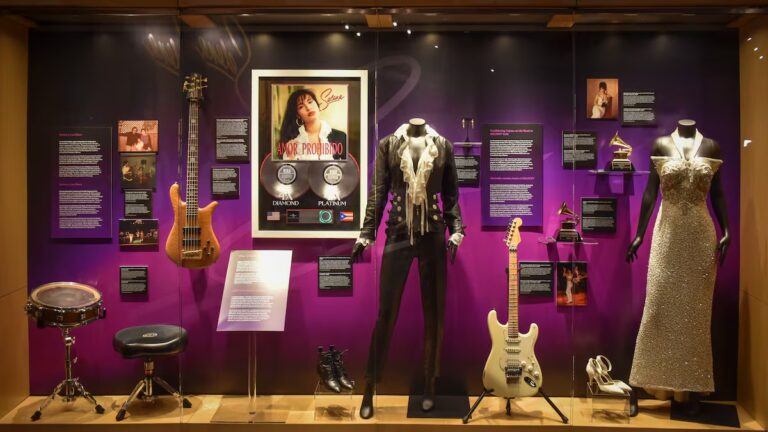 Abren museo de Selena en Los Ángeles; exhiben objetos personales inéditos