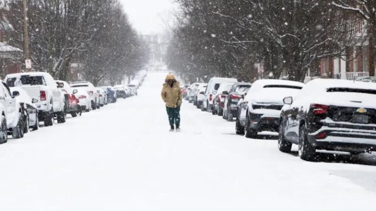 Tormenta en EU deja sin electricidad a 600 mil clientes y cancelación de vuelos