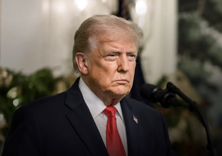 Trump anuncia posible inicio de ataques terrestres contra cárteles y asegura que “controlan México”