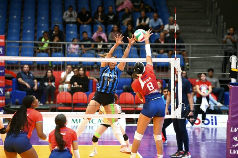 Debuta equipo profesional de voleibol Freseras de Irapuato