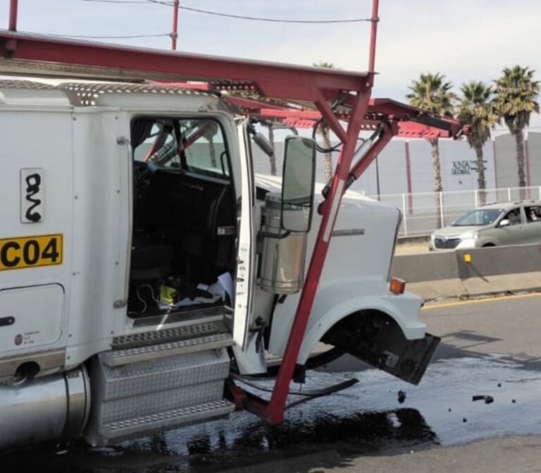 Choque de “madrina” provoca caos en la Irapuato – Silao