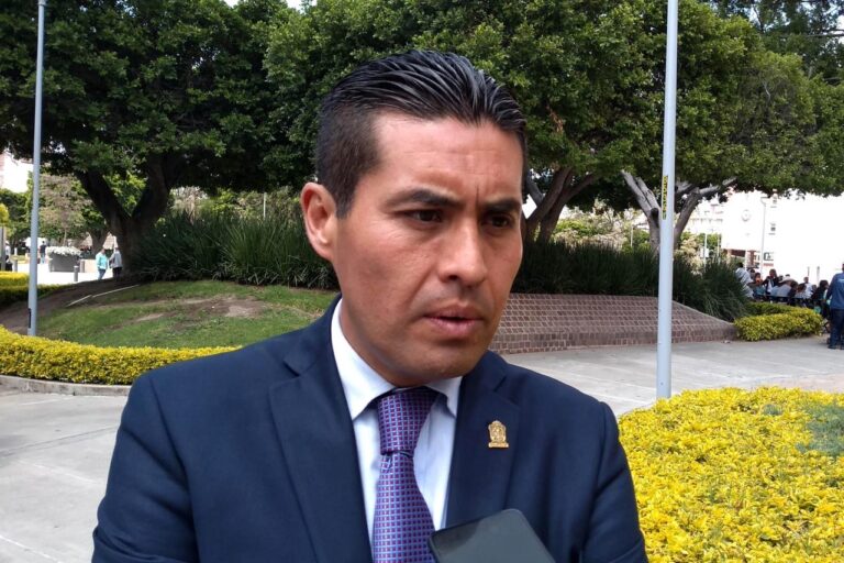 Detectan establecimientos que venden bebidas alcohólicas operando con documentos falsos