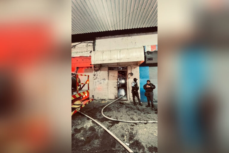 Se incendia bodega a un costado del Mercado Hidalgo de Celaya